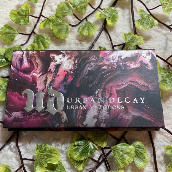 Random eyeshadow pallets - Picture 7 of 12